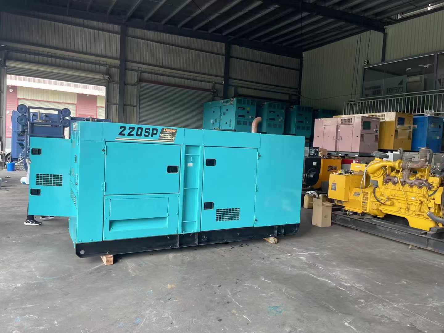 卫滨800kW 柴油发电机的输出电流波动范围是多少？