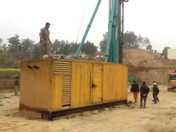 卫滨如何判断水冷式机油散热器密封件是否需要更换?